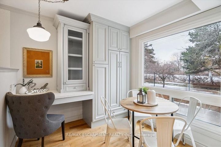 Photo 2 at 80 - 915 Inverhouse Drive, Clarkson, Mississauga