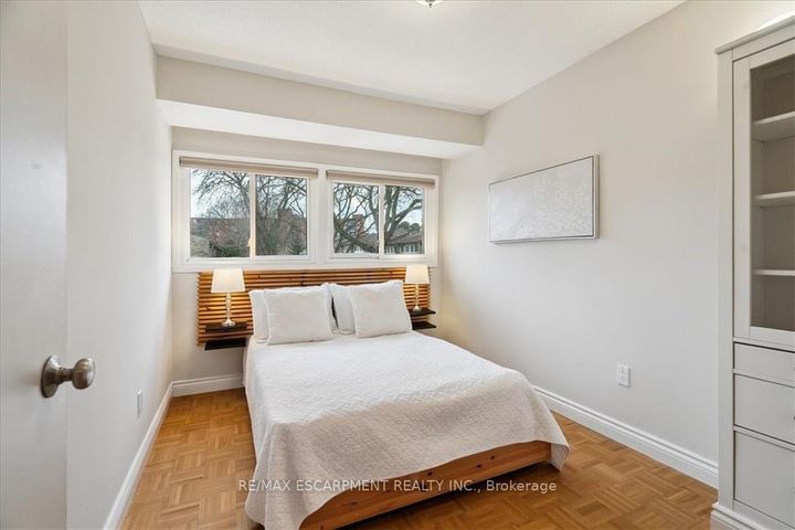 Photo 8 at 80 - 915 Inverhouse Drive, Clarkson, Mississauga