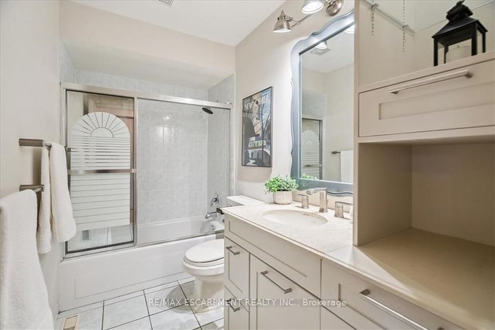 Photo 10 at 80 - 915 Inverhouse Drive, Clarkson, Mississauga