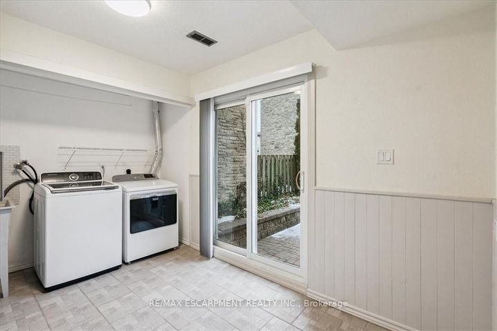 Photo 11 at 80 - 915 Inverhouse Drive, Clarkson, Mississauga