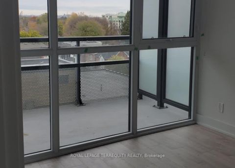 Photo 2 at 501 - 11 Lillian Street, Mount Pleasant West, Toronto