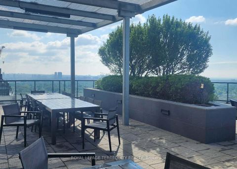 Photo 5 at 501 - 11 Lillian Street, Mount Pleasant West, Toronto