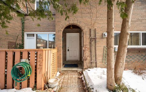 Photo 2 at 827 - 20 Tandridge Crescent, Old Rexdale, Toronto