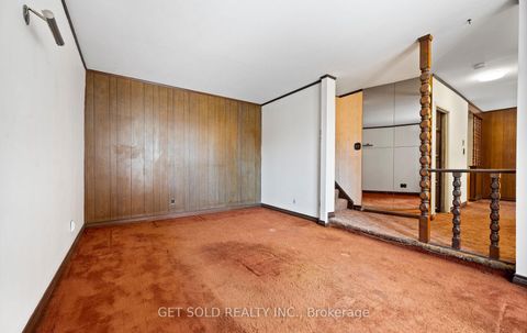 Photo 4 at 827 - 20 Tandridge Crescent, Old Rexdale, Toronto