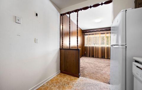 Photo 15 at 827 - 20 Tandridge Crescent, Old Rexdale, Toronto