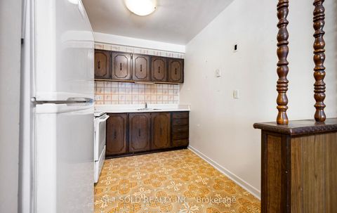 Photo 17 at 827 - 20 Tandridge Crescent, Old Rexdale, Toronto