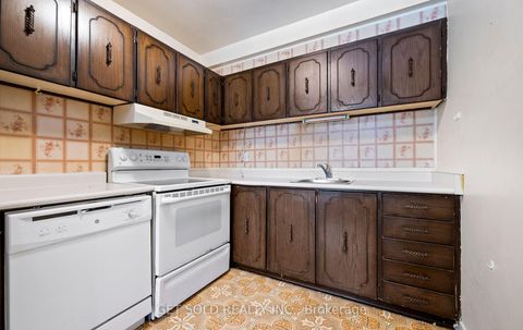 Photo 18 at 827 - 20 Tandridge Crescent, Old Rexdale, Toronto