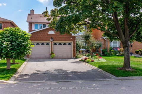 Photo 1 at 418 Chieftan Circle, Hurontario, Mississauga