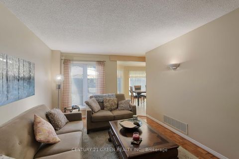 Photo 5 at 418 Chieftan Circle, Hurontario, Mississauga