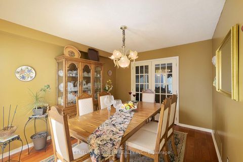 Photo 14 at 418 Chieftan Circle, Hurontario, Mississauga