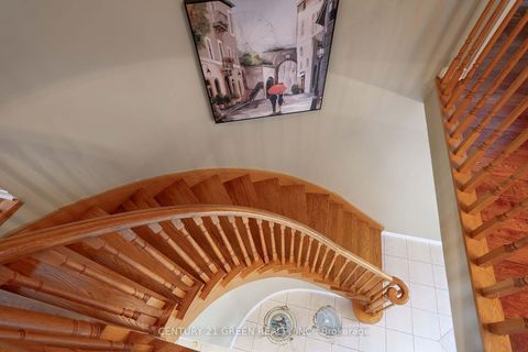 Photo 16 at 418 Chieftan Circle, Hurontario, Mississauga