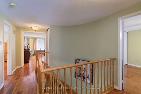 Photo 17 at 418 Chieftan Circle, Hurontario, Mississauga