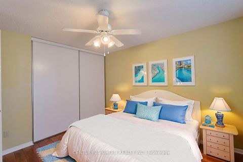 Photo 25 at 418 Chieftan Circle, Hurontario, Mississauga