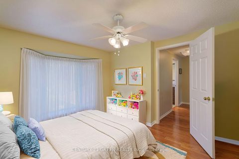 Photo 26 at 418 Chieftan Circle, Hurontario, Mississauga