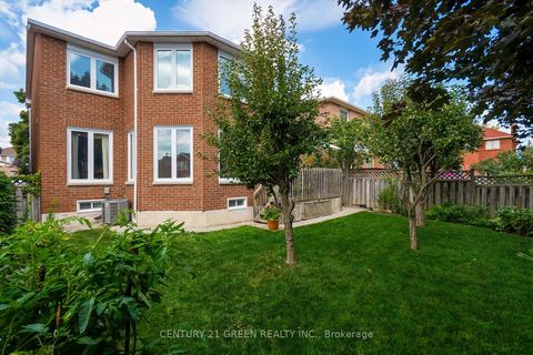 Photo 36 at 418 Chieftan Circle, Hurontario, Mississauga