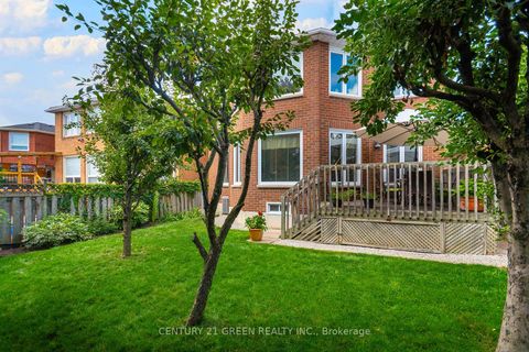 Photo 39 at 418 Chieftan Circle, Hurontario, Mississauga