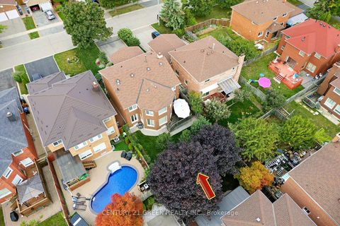 Photo 42 at 418 Chieftan Circle, Hurontario, Mississauga