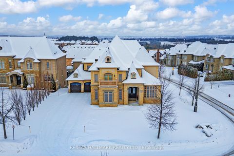 Photo 0 at 123 Carisbrooke Circle, Bayview Southeast, Aurora