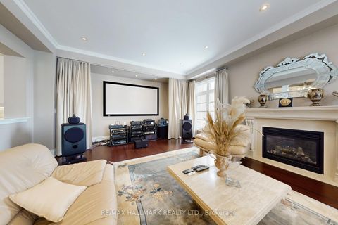 Photo 11 at 123 Carisbrooke Circle, Bayview Southeast, Aurora