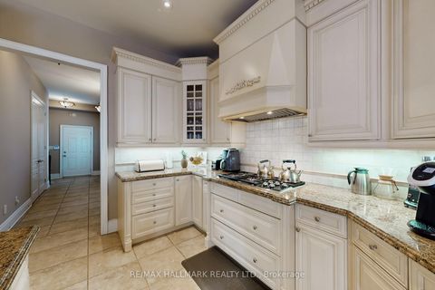 Photo 13 at 123 Carisbrooke Circle, Bayview Southeast, Aurora