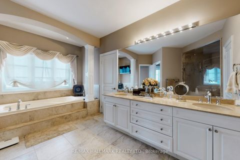 Photo 30 at 123 Carisbrooke Circle, Bayview Southeast, Aurora