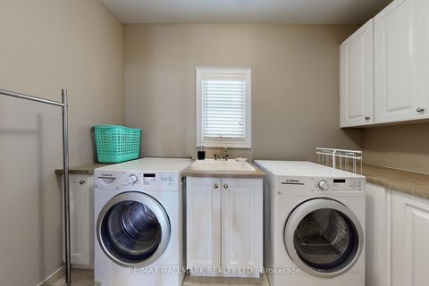 Photo 40 at 123 Carisbrooke Circle, Bayview Southeast, Aurora