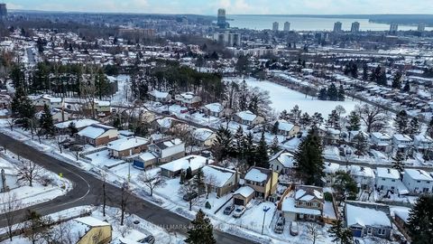 Photo 17 at 69 Fox Run, Letitia Heights, Barrie