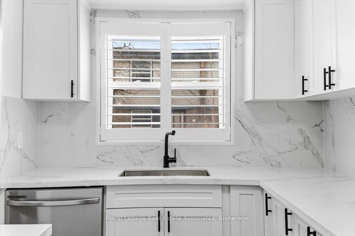 Photo 5 at 85 - 6699 Falconer Drive, Streetsville, Mississauga