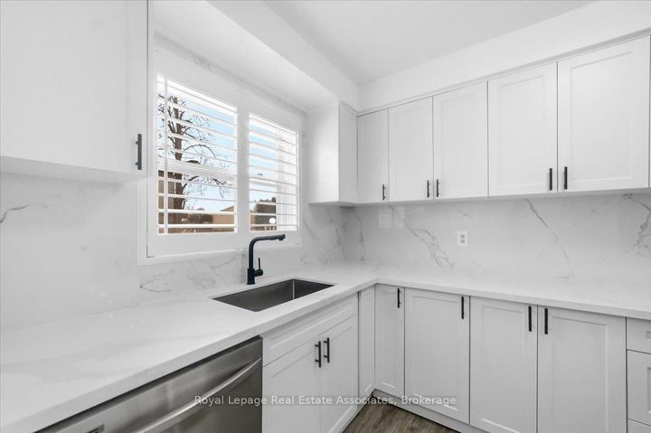 Photo 6 at 85 - 6699 Falconer Drive, Streetsville, Mississauga