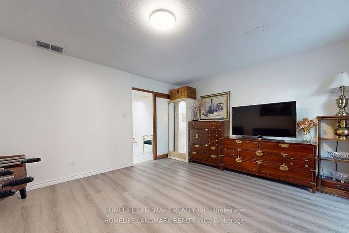Photo 34 at 32 Coatsworth Crescent, Woodbine Corridor, Toronto