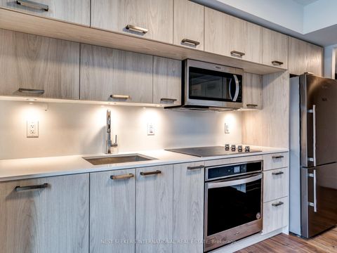 Photo 9 at 404 - 50 McCaul Street, Chinatown, Toronto