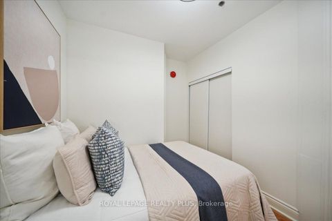 Photo 22 at 121 - 71 McCaul Street, Chinatown, Toronto