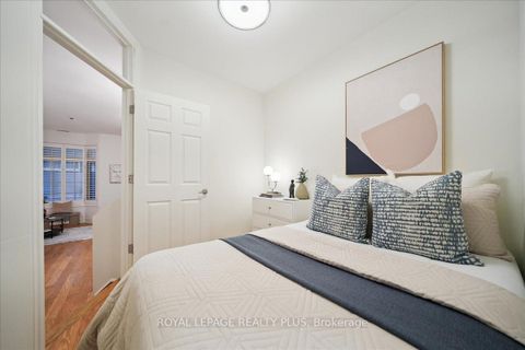 Photo 23 at 121 - 71 McCaul Street, Chinatown, Toronto