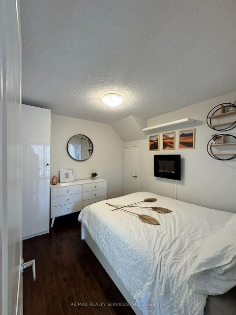 Photo 5 at 94 - 9 Windermere Avenue, Swansea, Toronto