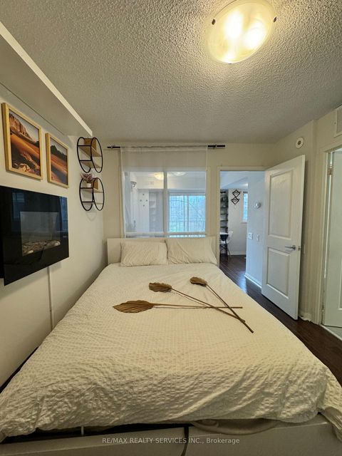 Photo 6 at 94 - 9 Windermere Avenue, Swansea, Toronto