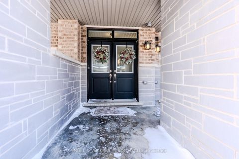 Photo 3 at 43 Holyrood Crescent, Kleinburg, Vaughan