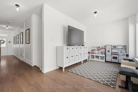 Photo 7 at 43 Holyrood Crescent, Kleinburg, Vaughan