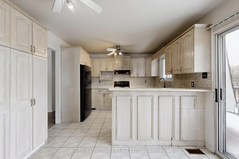 Photo 7 at 1022 Janette Street, Leslie Valley, Newmarket