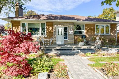 Photo 0 at 146 Queenslea Avenue, Pelmo Park W4, Toronto
