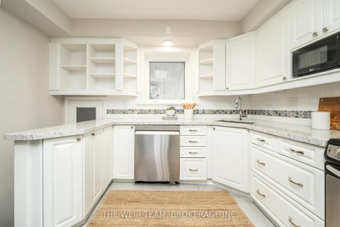 Photo 11 at 146 Queenslea Avenue, Pelmo Park W4, Toronto