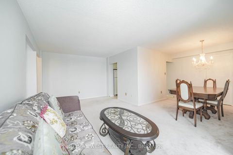 Photo 3 at 909 - 10 Muirhead Road, Pleasant View, Toronto