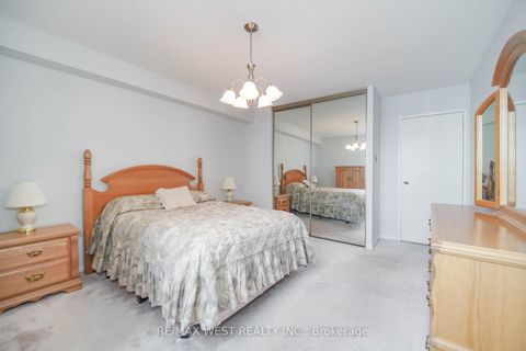 Photo 6 at 909 - 10 Muirhead Road, Pleasant View, Toronto