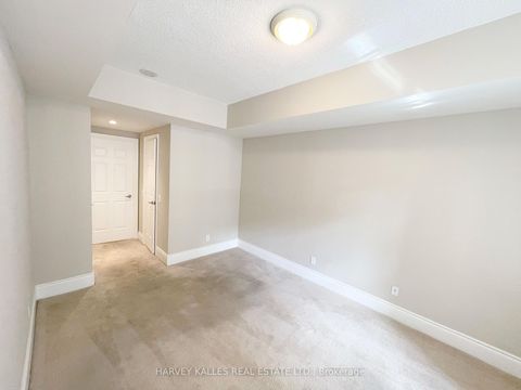 Photo 13 at 316 - 5233 Dundas Street W, City Centre West, Toronto