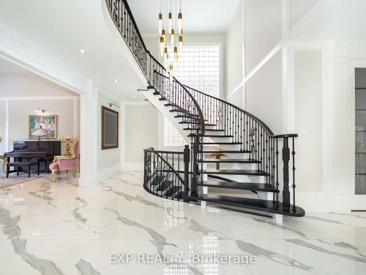 Photo 6 at 46 Boake Trail, Bayview Hill, Richmond Hill