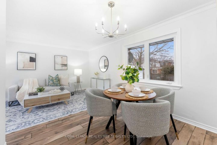 Photo 1 at 518 Third Line, WO West, Oakville