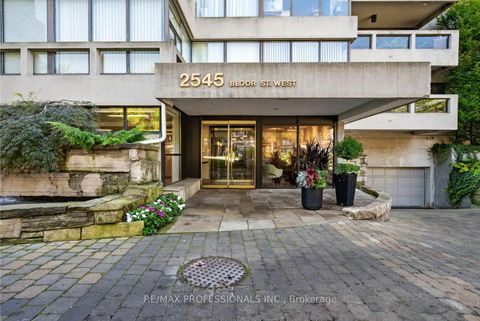 Photo 1 at 404 - 2545 Bloor Street W, Swansea, Toronto