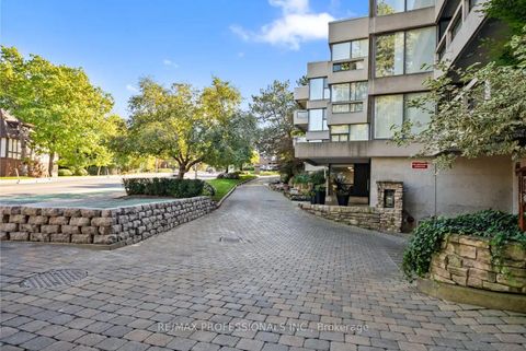 Photo 3 at 404 - 2545 Bloor Street W, Swansea, Toronto