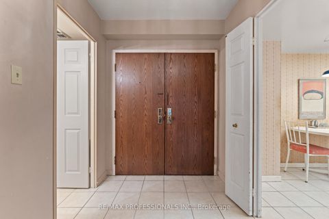 Photo 6 at 404 - 2545 Bloor Street W, Swansea, Toronto