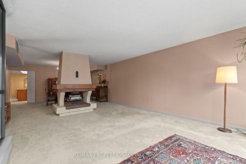 Photo 12 at 404 - 2545 Bloor Street W, Swansea, Toronto