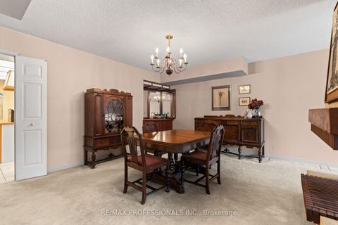 Photo 16 at 404 - 2545 Bloor Street W, Swansea, Toronto